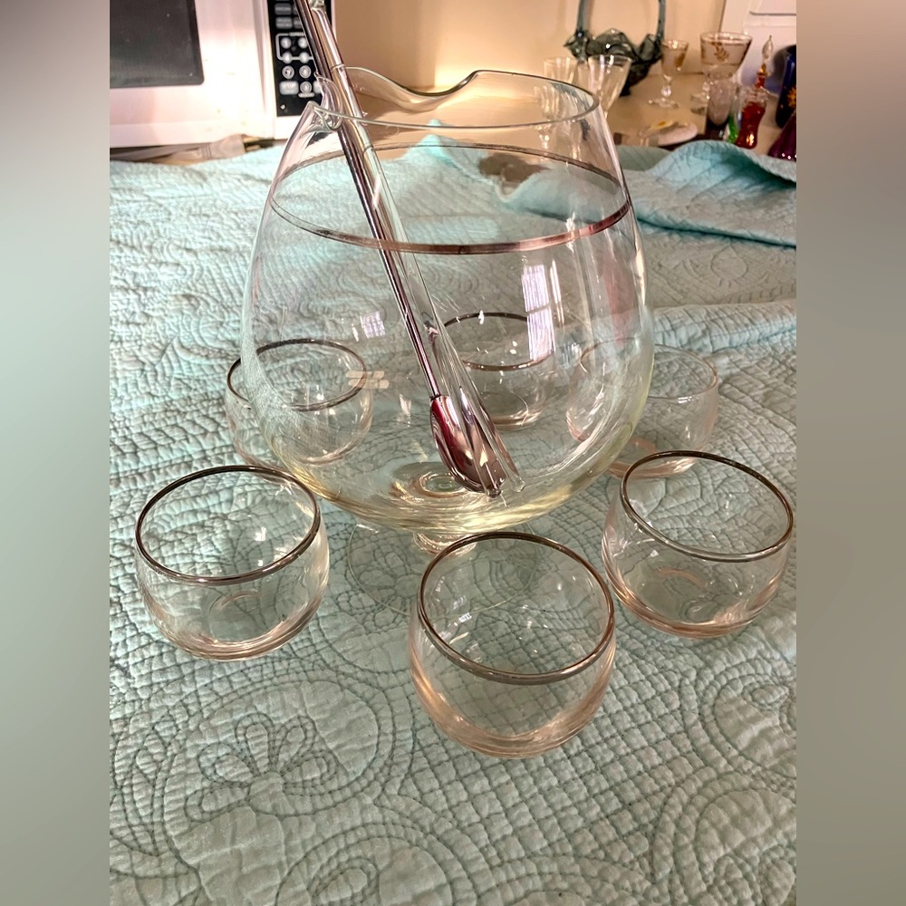 Dorothy Thorpe style liquor bar set with 6 glasses with pitcher